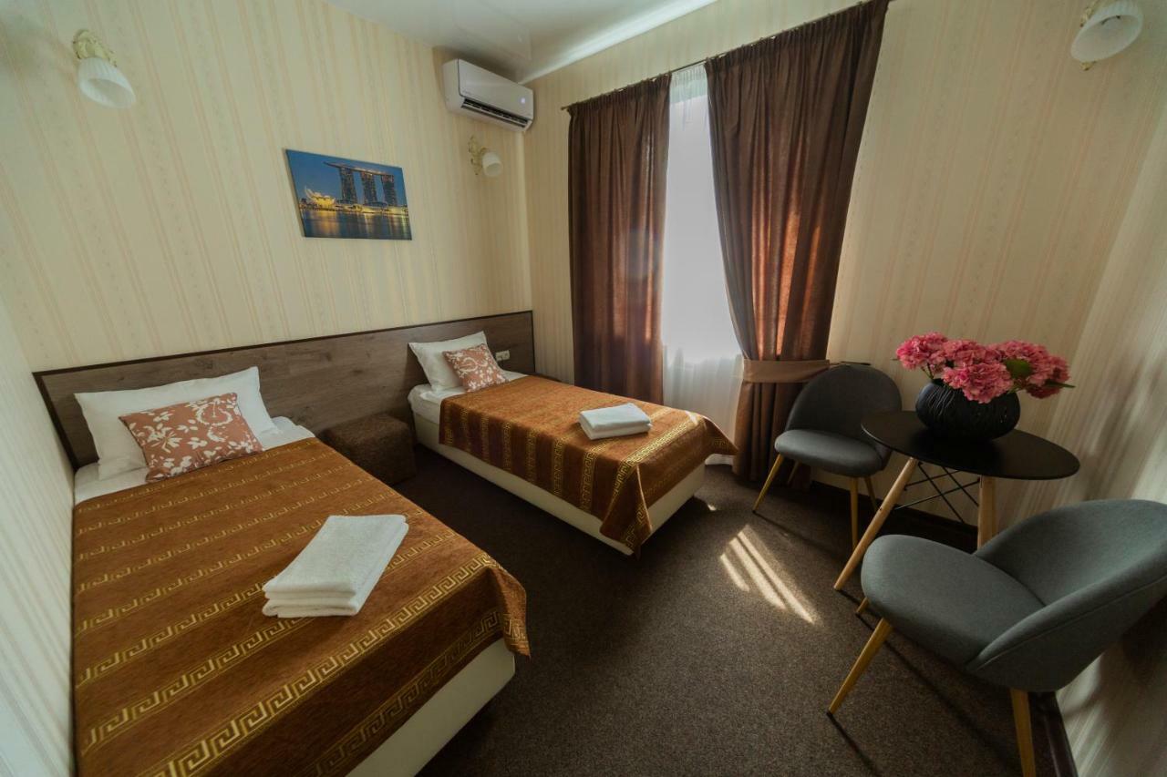 шляпа Hotel Dnipro